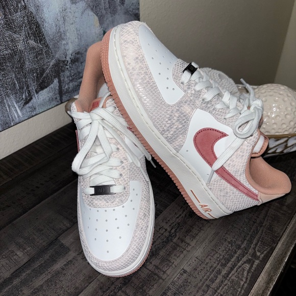 Nike Men's Air Force 1 '07 LV8 Shoes SZ 7 - Picture 1 of 13